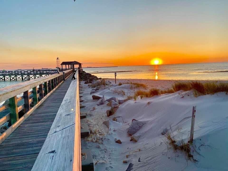 Key Lime Cottage Steps From Cape Charles Beach 외부 사진